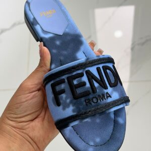 Sandalias Fendi