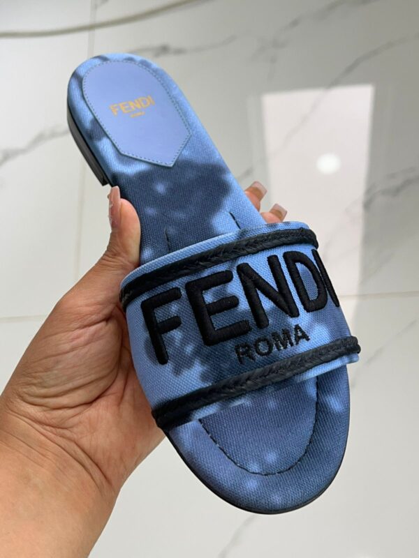 Sandalias Fendi